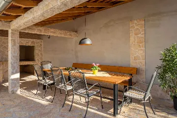 5-Bedroom Villa in Vinišće for 10 Guests