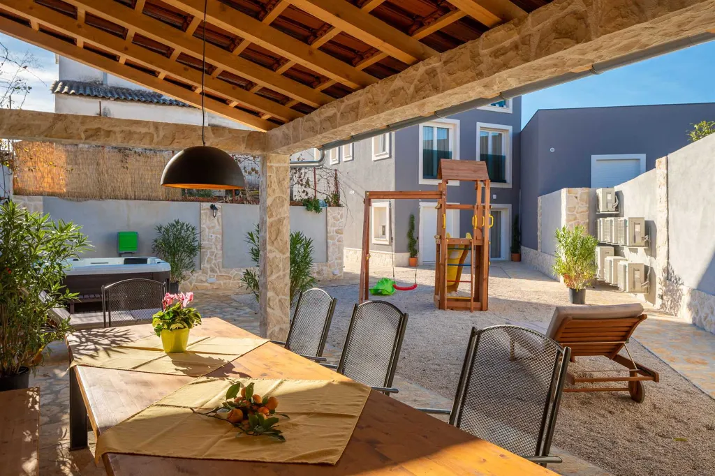 5-Bedroom Villa in Vinišće for 10 Guests