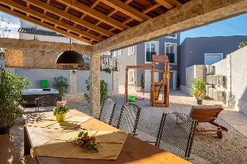 5-Bedroom Villa in Vinišće for 10 Guests
