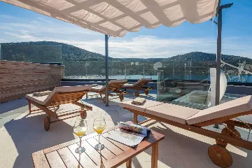 5-Bedroom Villa in Vinišće for 10 Guests