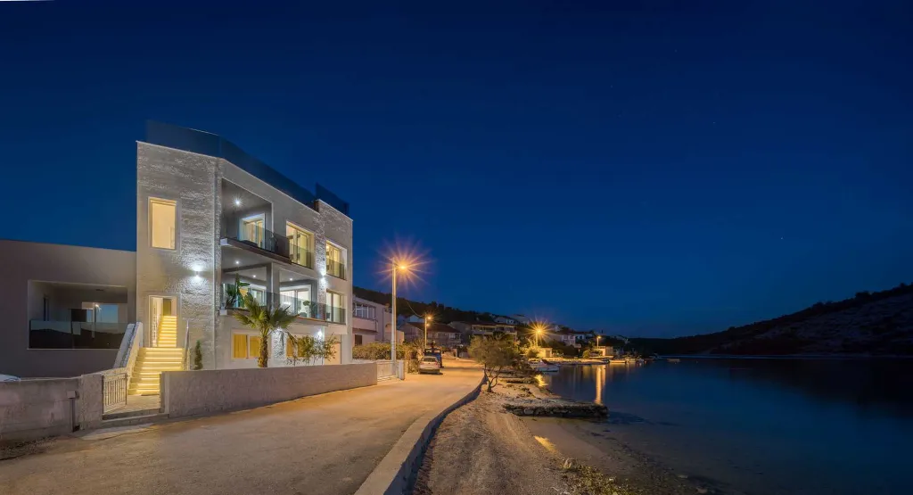5-Bedroom Villa in Vinišće for 10 Guests