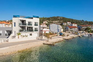 5-Bedroom Villa in Vinišće for 10 Guests