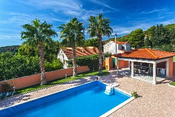 Villa with Private Pool in Sumartin for 8 Guests