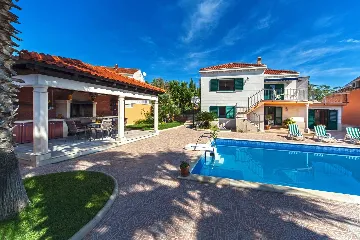 Villa with Private Pool in Sumartin for 8 Guests