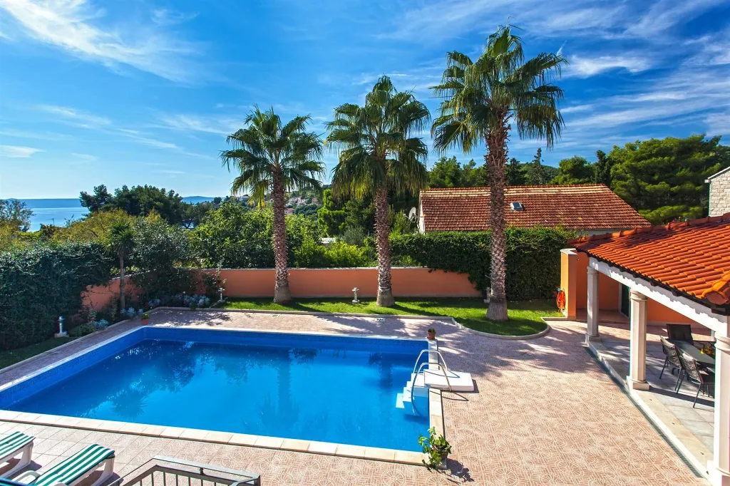 Villa with Private Pool in Sumartin for 8 Guests