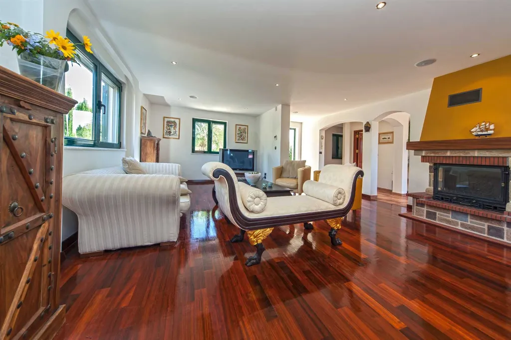 Villa with Private Pool in Sumartin for 8 Guests