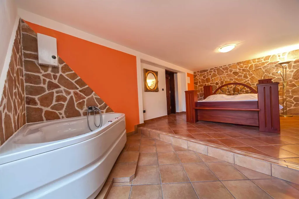 Villa with Private Pool in Sumartin for 8 Guests