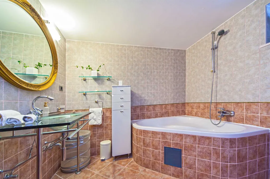 Villa with Private Pool in Sumartin for 8 Guests