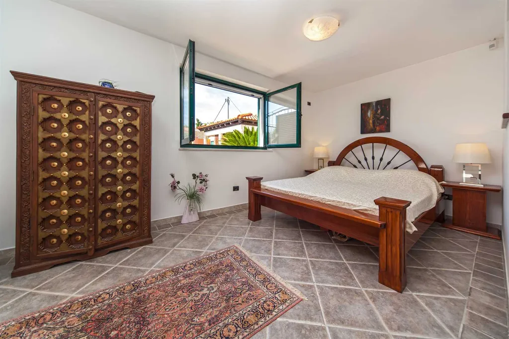 Villa with Private Pool in Sumartin for 8 Guests