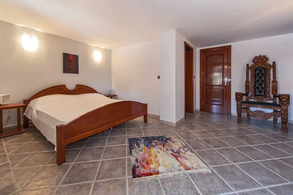 Villa with Private Pool in Sumartin for 8 Guests