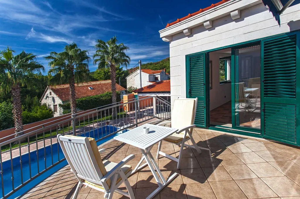 Villa with Private Pool in Sumartin for 8 Guests
