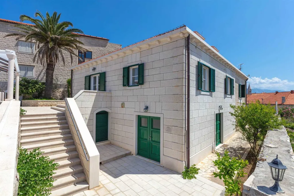 4-Bedroom Villa with Pool in Sumartin, Croatia