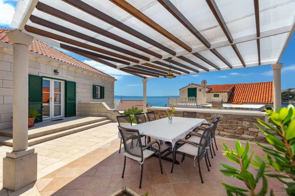 4-Bedroom Villa with Pool in Sumartin, Croatia