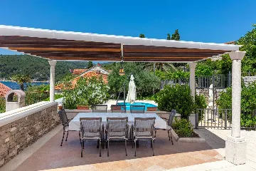 4-Bedroom Villa with Pool in Sumartin, Croatia