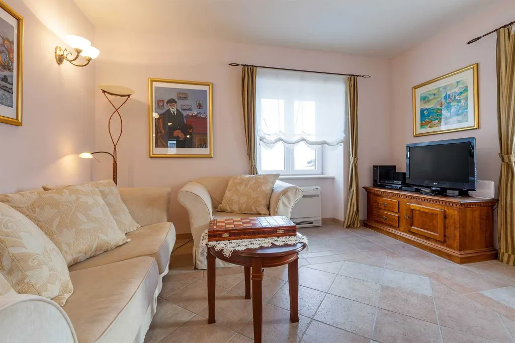 4-Bedroom Villa with Pool in Sumartin, Croatia