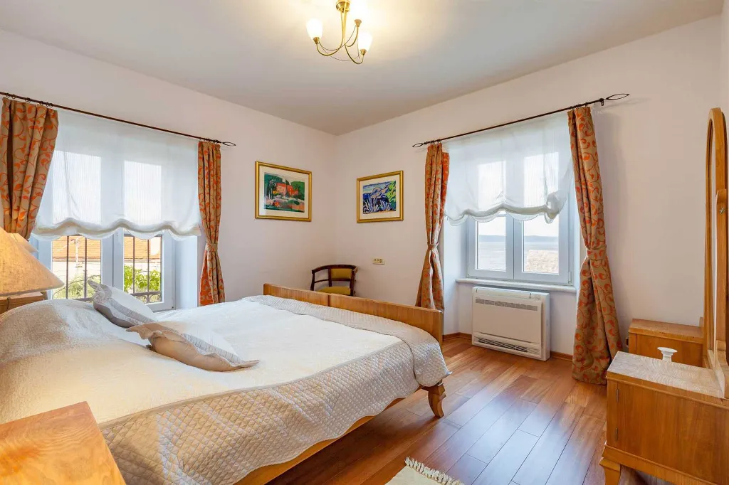 4-Bedroom Villa with Pool in Sumartin, Croatia