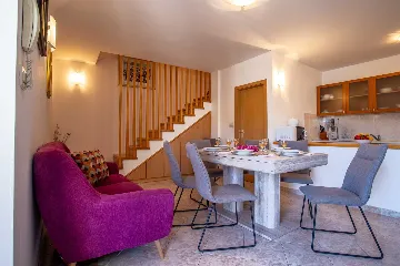 Air-Conditioned Villa with Pool in Sumartin