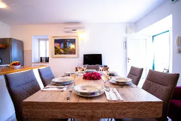 Air-Conditioned Villa with Pool in Sumartin