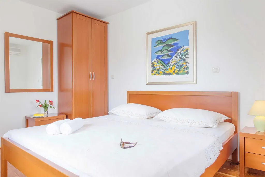 Air-Conditioned Villa with Pool in Sumartin