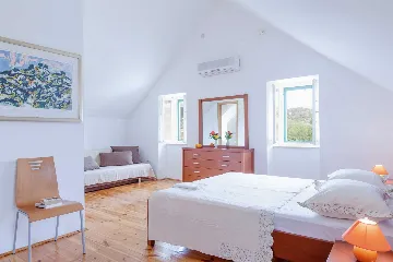 Air-Conditioned Villa with Pool in Sumartin