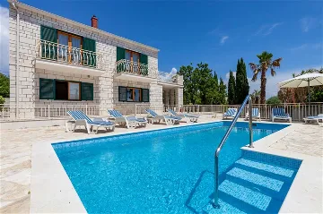 Pet-Friendly 4-Bedroom Villa in Sumartin, Brač