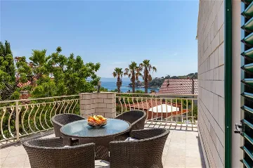 Pet-Friendly 4-Bedroom Villa in Sumartin, Brač