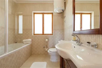 Pet-Friendly 4-Bedroom Villa in Sumartin, Brač