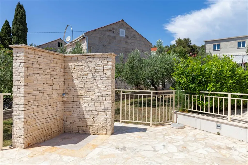Pet-Friendly 4-Bedroom Villa in Sumartin, Brač