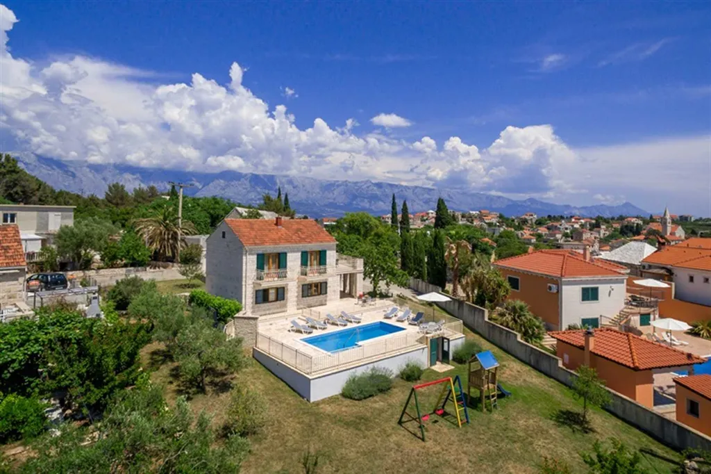 Pet-Friendly 4-Bedroom Villa in Sumartin, Brač