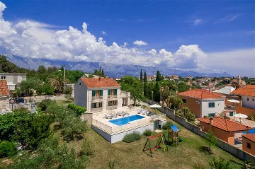 Pet-Friendly 4-Bedroom Villa in Sumartin, Brač