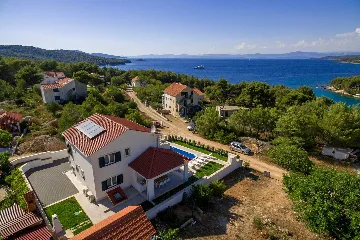 Villa with Private Pool in Makarac (Brac Island)