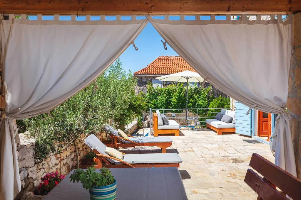 Stone Villa in Milna for up to 9 Guests