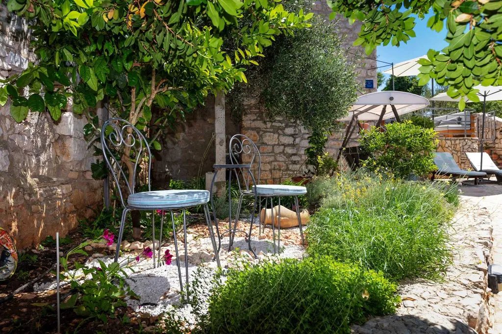 Stone Villa in Milna for up to 9 Guests