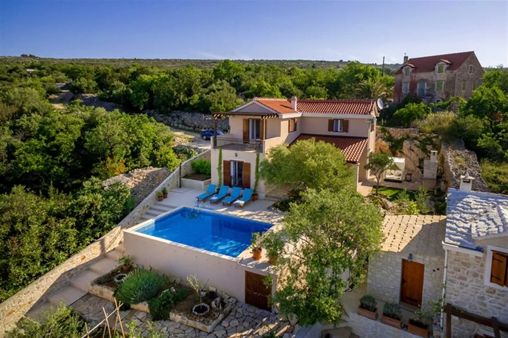 3-Bedroom Villa for 6 Guests in Milna, Croatia