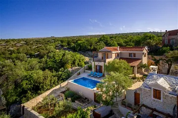 3-Bedroom Villa for 6 Guests in Milna, Croatia