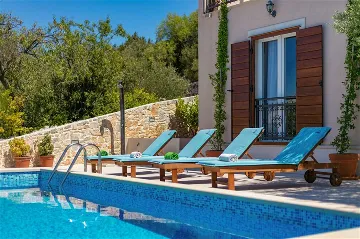 3-Bedroom Villa for 6 Guests in Milna, Croatia