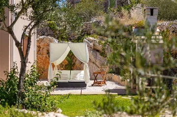 3-Bedroom Villa for 6 Guests in Milna, Croatia