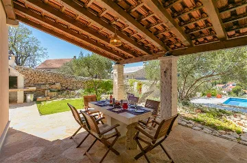 3-Bedroom Villa for 6 Guests in Milna, Croatia