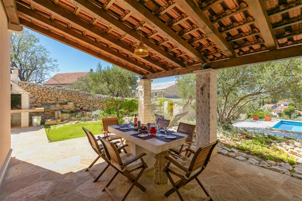 3-Bedroom Villa for 6 Guests in Milna, Croatia