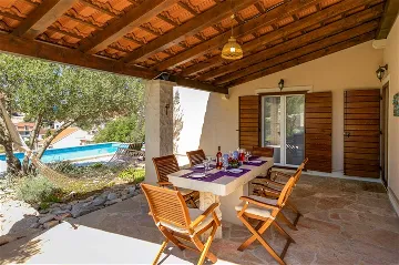 3-Bedroom Villa for 6 Guests in Milna, Croatia