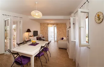 3-Bedroom Villa for 6 Guests in Milna, Croatia