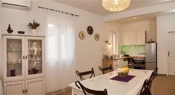 3-Bedroom Villa for 6 Guests in Milna, Croatia