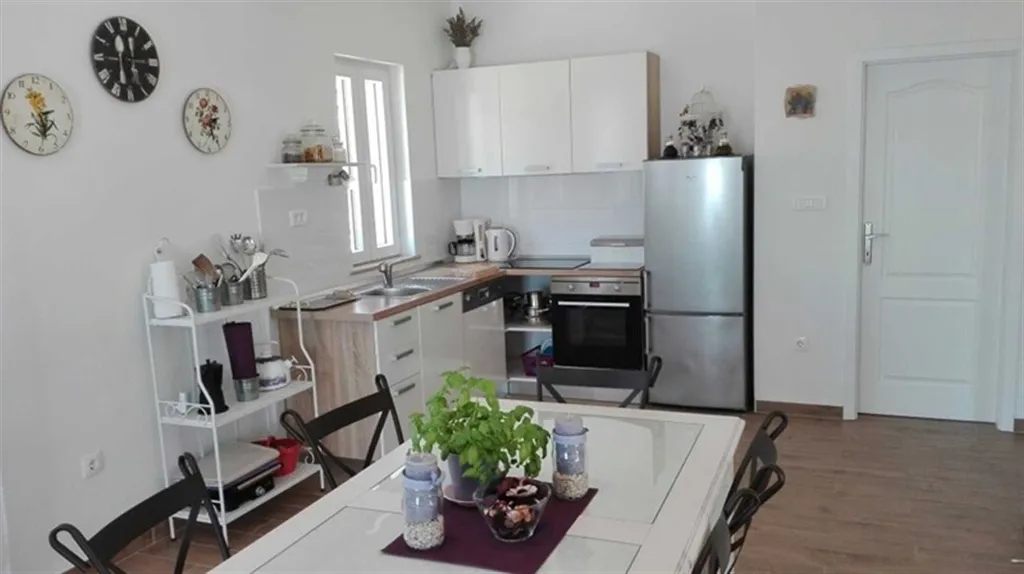 3-Bedroom Villa for 6 Guests in Milna, Croatia
