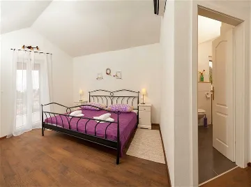 3-Bedroom Villa for 6 Guests in Milna, Croatia