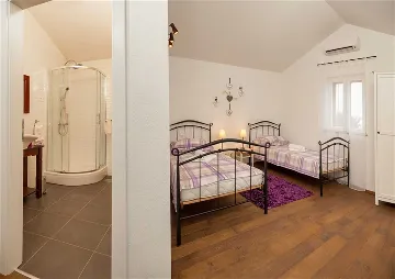 3-Bedroom Villa for 6 Guests in Milna, Croatia