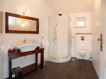 3-Bedroom Villa for 6 Guests in Milna, Croatia