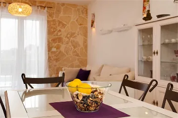 3-Bedroom Villa for 6 Guests in Milna, Croatia