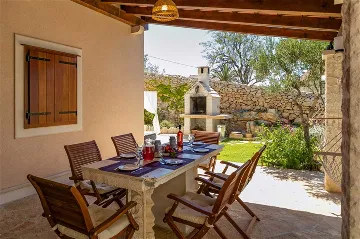 3-Bedroom Villa for 6 Guests in Milna, Croatia
