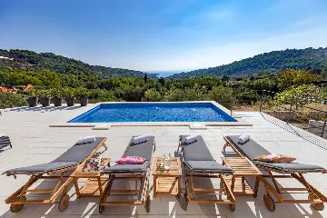 Selca Villa for 8 Guests with Pool