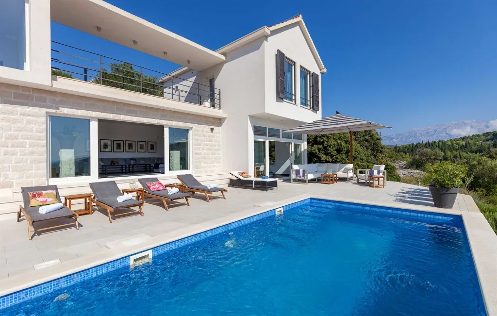 Selca Villa for 8 Guests with Pool